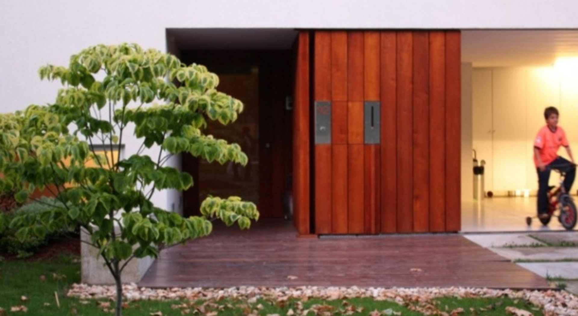Arquitecto Villagarcía de Arousa vista entrada garaje, portal abierto